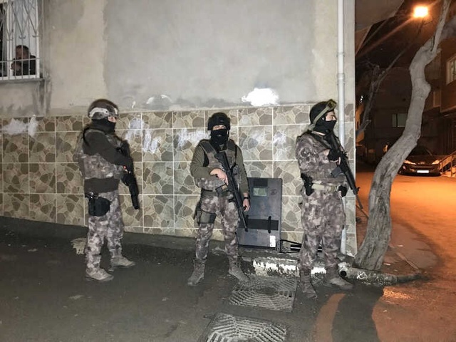Kızlarını Pompalı Tüfekle Rehin Alan Baba 5 Saat Sonunda İkna Edildi