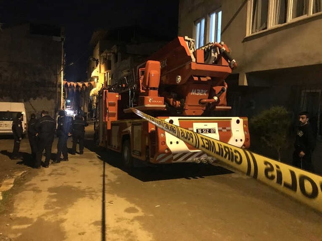 Kızlarını Pompalı Tüfekle Rehin Alan Baba 5 Saat Sonunda İkna Edildi