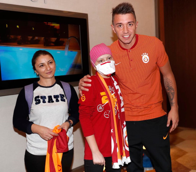 Lösemi Hastası Cansu, Galatasaraylı Futbolculara Ulaşma Hayaline Kavuştu