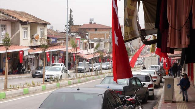 Zeytin Dalı Harekatı'na Vatandaşlardan Türk Bayraklı Destek