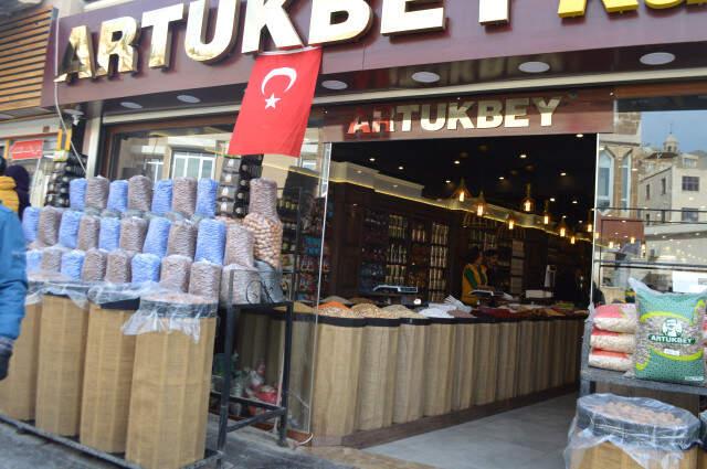 Zeytin Dalı Harekatı'na Vatandaşlardan Türk Bayraklı Destek