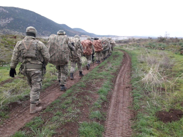 Zeytin Dalı'nda 3. Gün! ÖSO, Hem Afrin'de Hem de Münbiç'te YPG'li Teröristlerle Çatışıyor