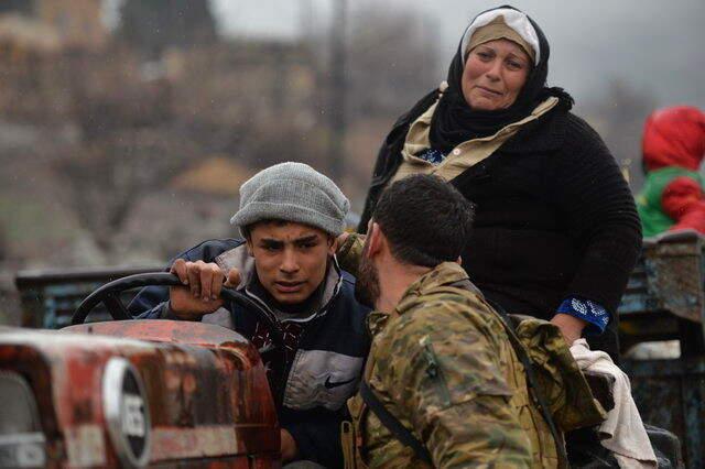 Afrin'de Teröristlerden Kurtulan Köye Geri Dönen Kadın, Sevinçten Gözyaşlarını Tutamadı