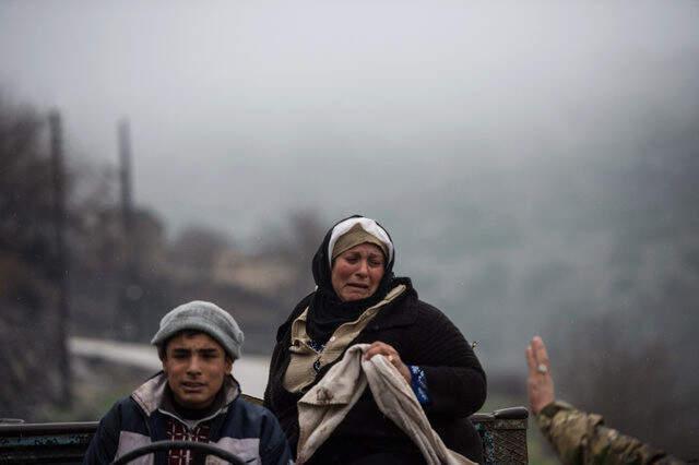 Afrin'de Teröristlerden Kurtulan Köye Geri Dönen Kadın, Sevinçten Gözyaşlarını Tutamadı