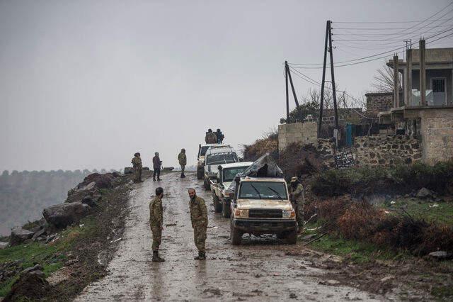 Afrin'de Teröristlerden Kurtulan Köye Geri Dönen Kadın, Sevinçten Gözyaşlarını Tutamadı