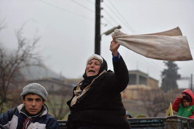 Afrin'de Teröristlerden Kurtulan Köye Geri Dönen Kadın, Sevinçten Gözyaşlarını Tutamadı