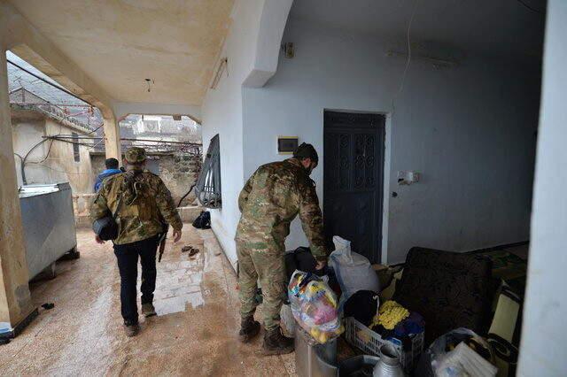 Afrin'de Teröristlerden Kurtulan Köye Geri Dönen Kadın, Sevinçten Gözyaşlarını Tutamadı