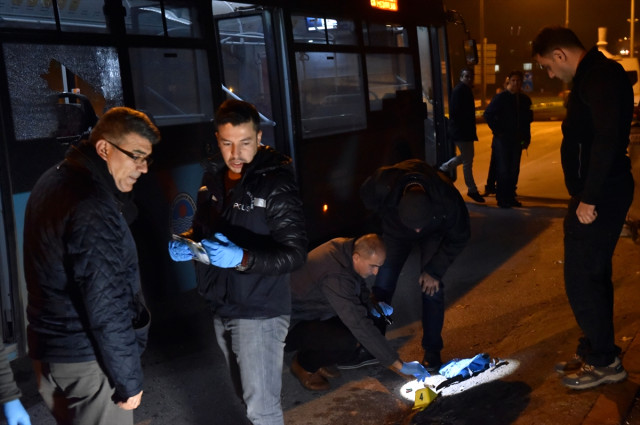 Belediye Otobüsüne Molotofkokteyli ile Saldırı Düzenlendi! 3 Yolcu Yaralandı