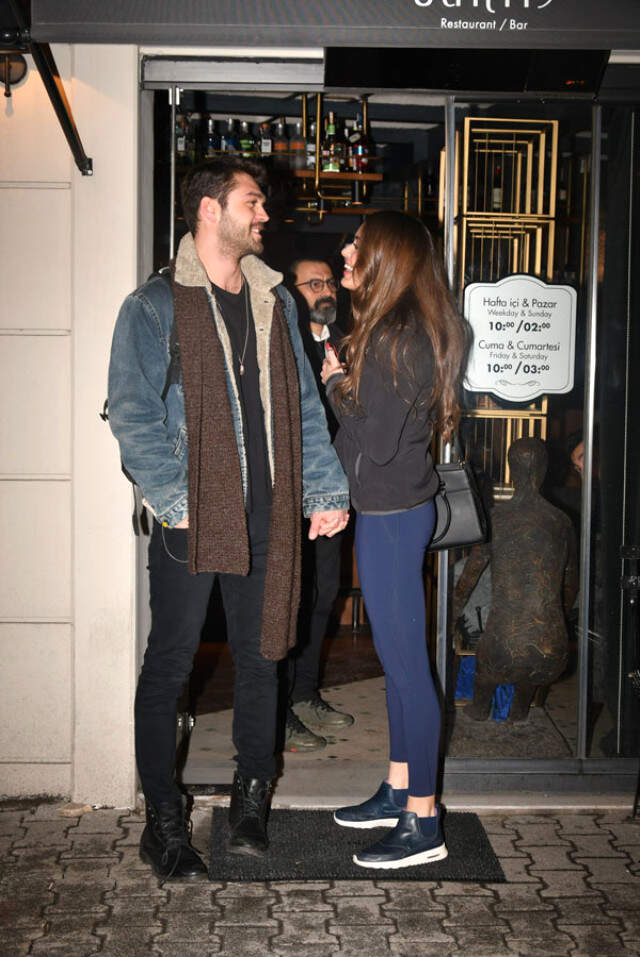 Dilan Çiçek Deniz, Oyuncu Furkan Andıç ile İlk Kez El Ele Görüntülendi