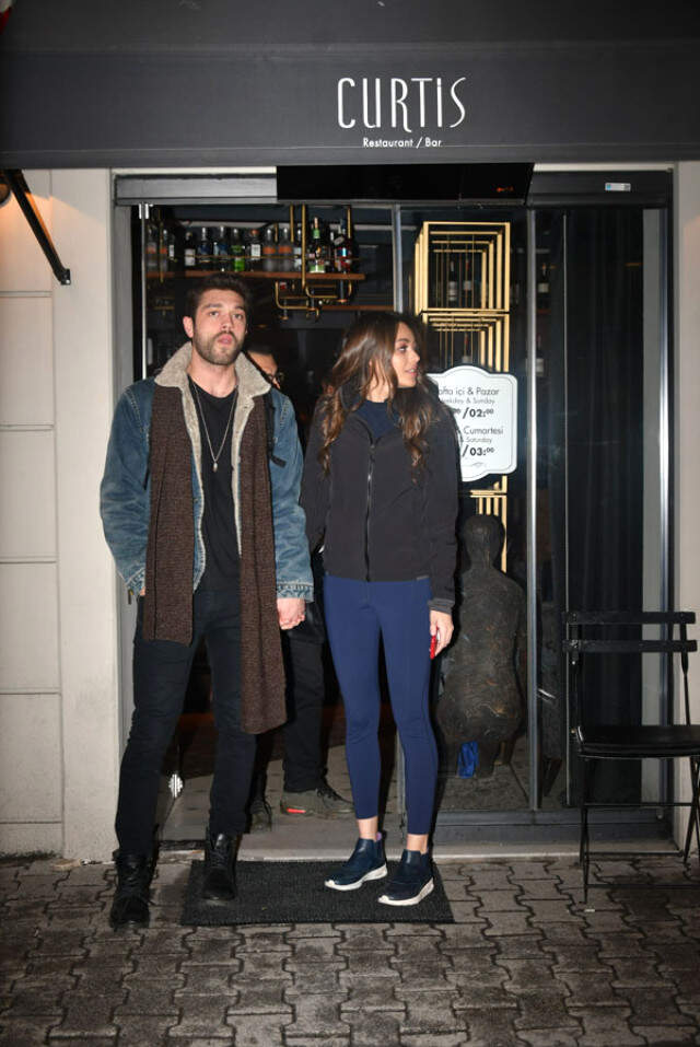 Dilan Çiçek Deniz, Oyuncu Furkan Andıç ile İlk Kez El Ele Görüntülendi