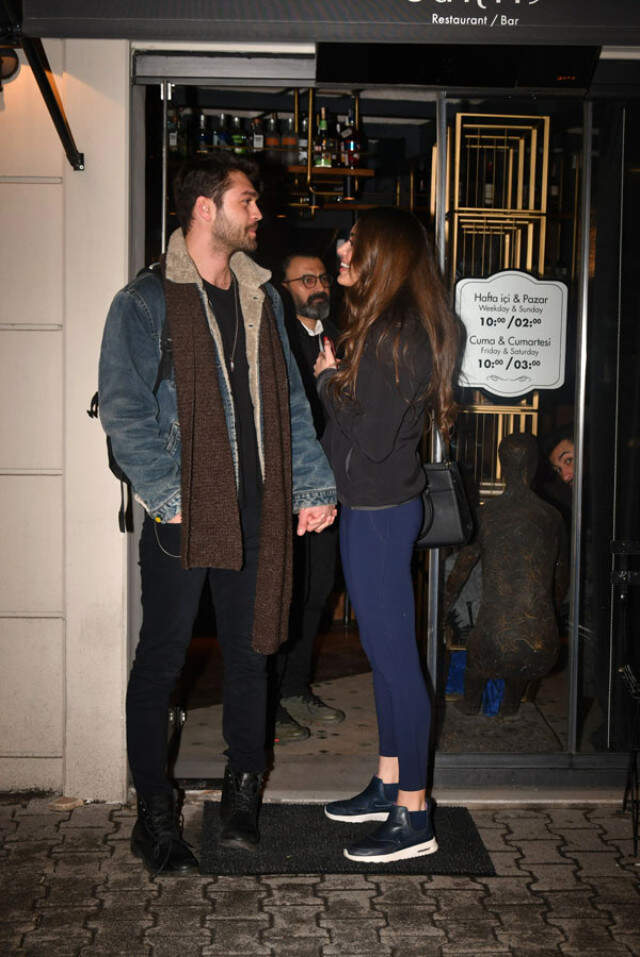 Dilan Çiçek Deniz, Oyuncu Furkan Andıç ile İlk Kez El Ele Görüntülendi