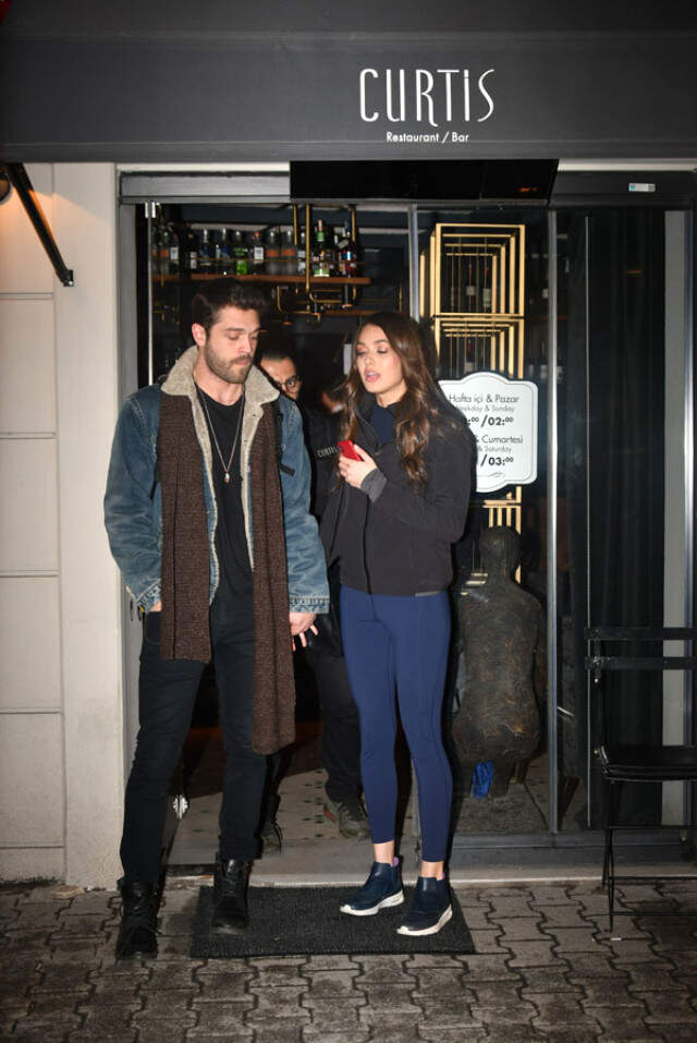 Dilan Çiçek Deniz, Oyuncu Furkan Andıç ile İlk Kez El Ele Görüntülendi