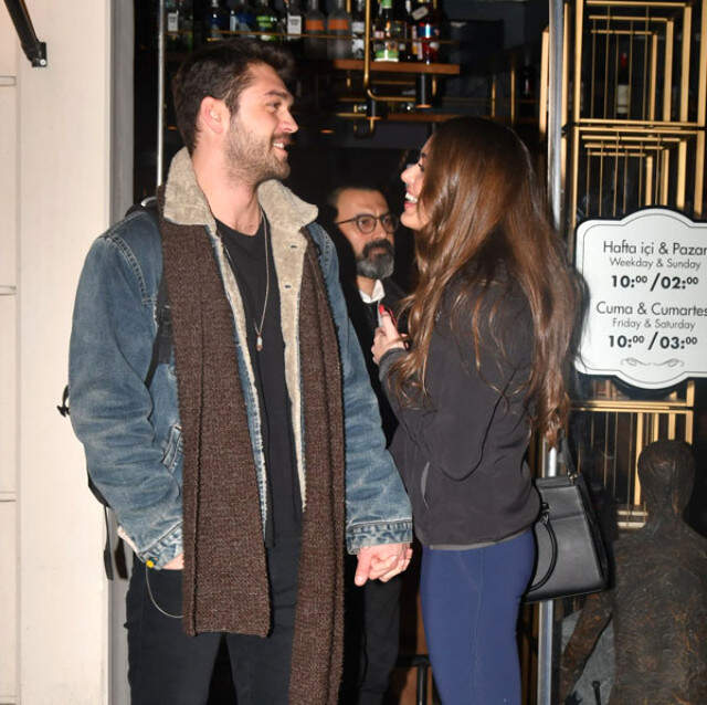 Dilan Çiçek Deniz, Oyuncu Furkan Andıç ile İlk Kez El Ele Görüntülendi