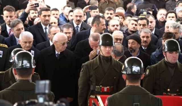 Erdoğan, Afrin Operasyonunun İlk Şehidi Musa Özalkan'ın Cenazesinde Ağladı