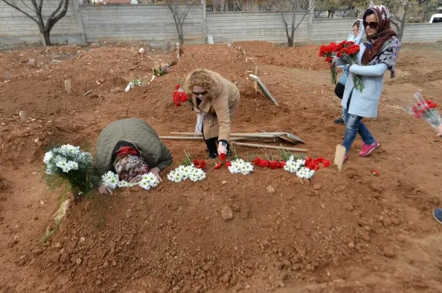 Kanatsız Melek Gülsüm Anne, Umut'u Toprağa Verdi, Feryatları Yürek Dağladı