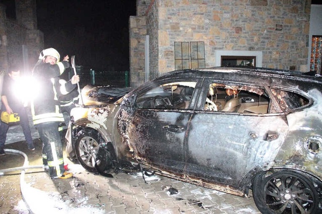 Bodrum'da Lüks Aracı Ateşe Verdiler