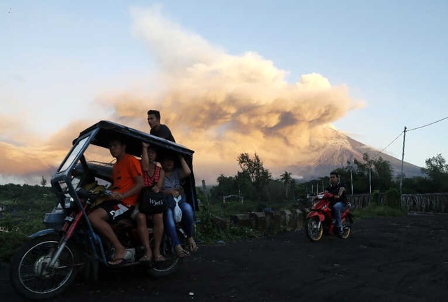 Mayon Yanardağı Civarından 60 Bin Kişi Tahliye Edildi