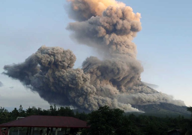 Mayon Yanardağı Civarından 60 Bin Kişi Tahliye Edildi
