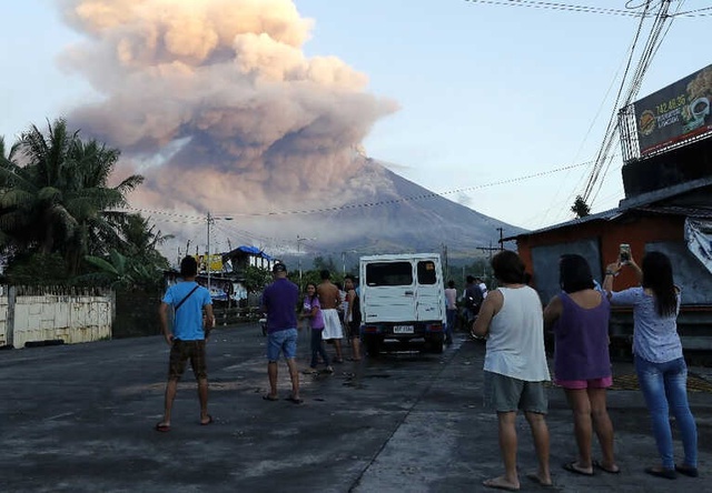 Mayon Yanardağı Civarından 60 Bin Kişi Tahliye Edildi
