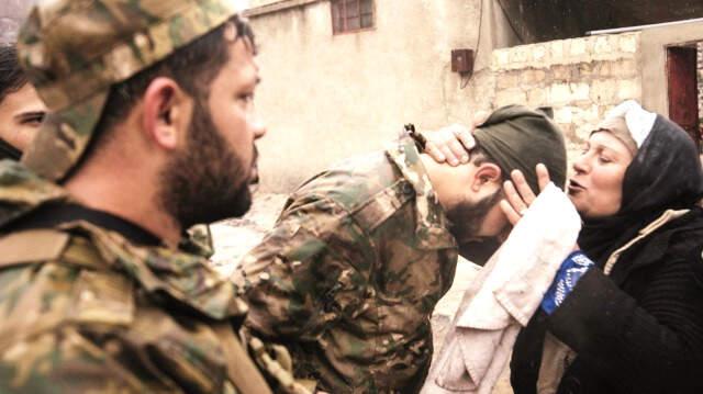 YPG'lilerden Temizlenen Şenkal'e Dönüş Yapan Siviller, Mehmetçiği Alnından Öpüp Teşekkür Etti