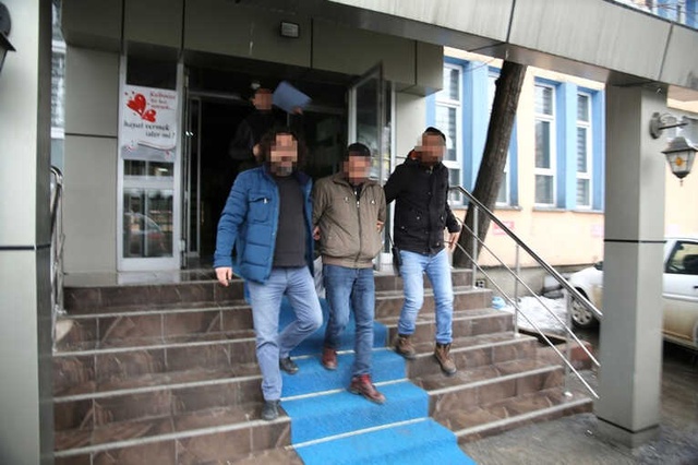 Ayrı Yaşadığı Kocasına <a class='keyword-sd' href='/tuzak/' title='Tuzak'>Tuzak</a> Kurdu, 2 Adam Tutup Zorla 3 milyon TL'lik senet imzalattı