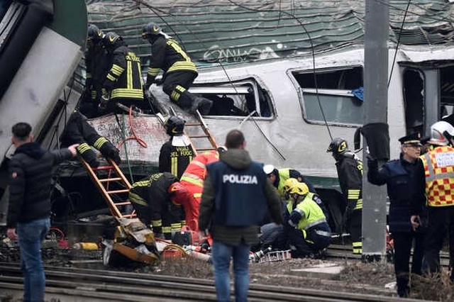 Milano Yakınlarında Tren Raydan Çıktı: 3 Ölü