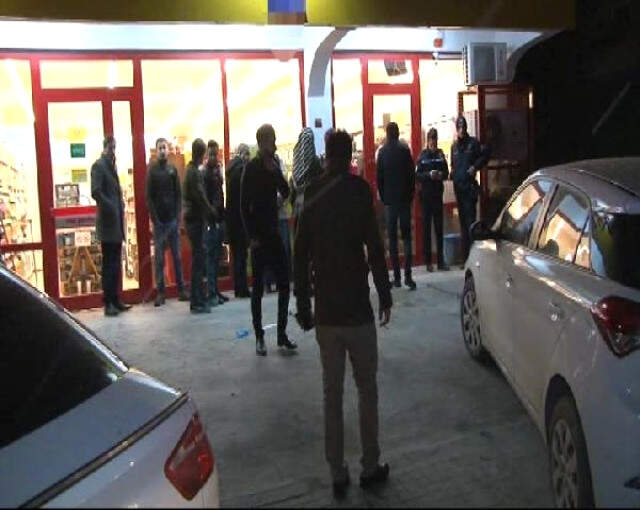 İstanbul'daki Silahlı Soygun Marketin Kameralarına Yansıdı
