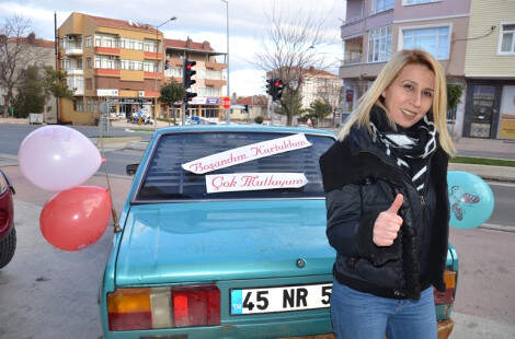 22 Yıllık Kocasından Boşandı, Mutluluktan Kahvede Lokma Dağıttı