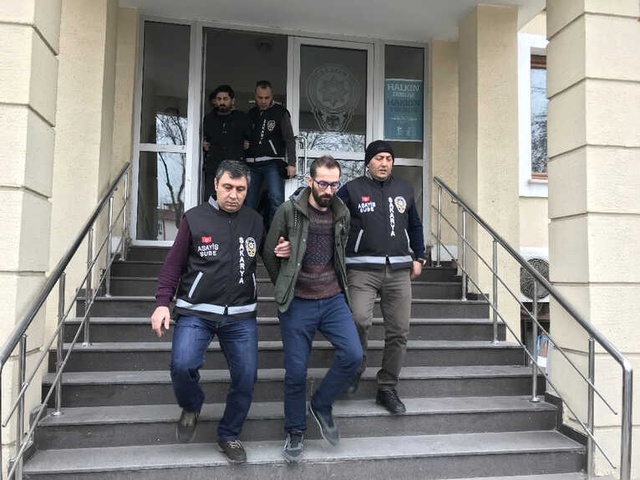Sakarya'da 450 Bin TL Değerinde Bitcoin Server'ı Çalan Hırsızlar Yakalandı