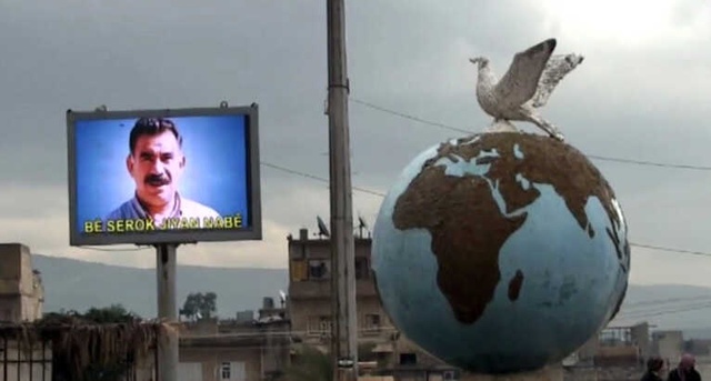 YPG ve PKK İlişkisi Yeniden Gün Yüzüne Çıktı! Afrin'e Terörist Başı Öcalan Posterleri Asıldı