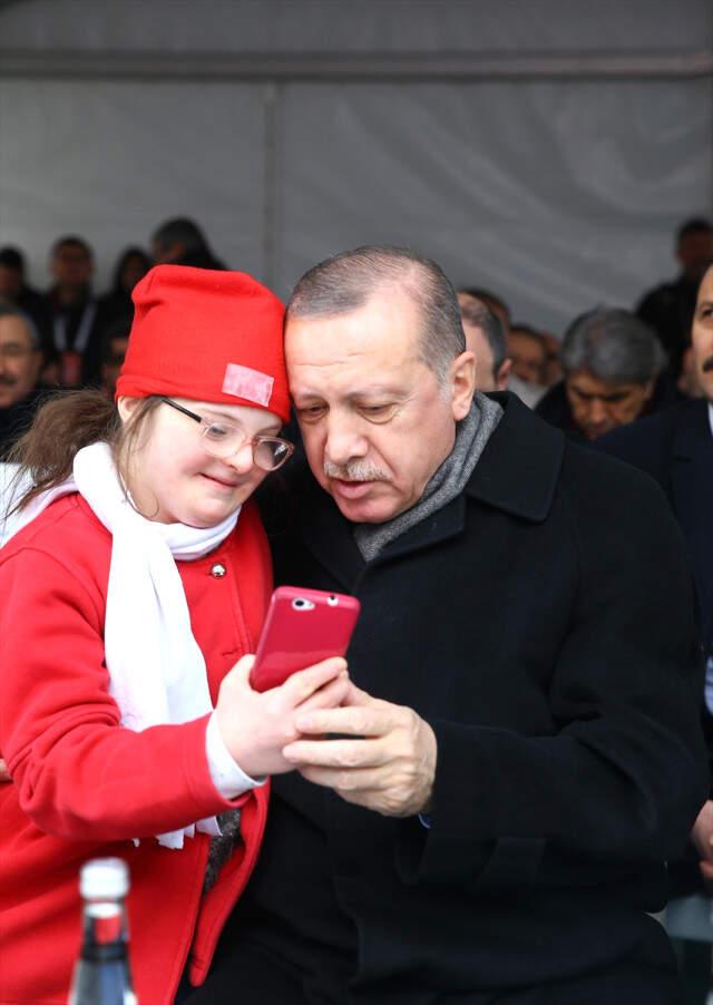 Erdoğan, Kasımpaşa Tüneli Açılışında Down Sendromlu Havva ile Yakından İlgilendi