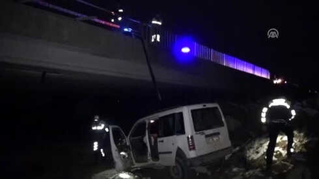 Köprüden Düşen Otomobilin Sürücüsü Yaralandı