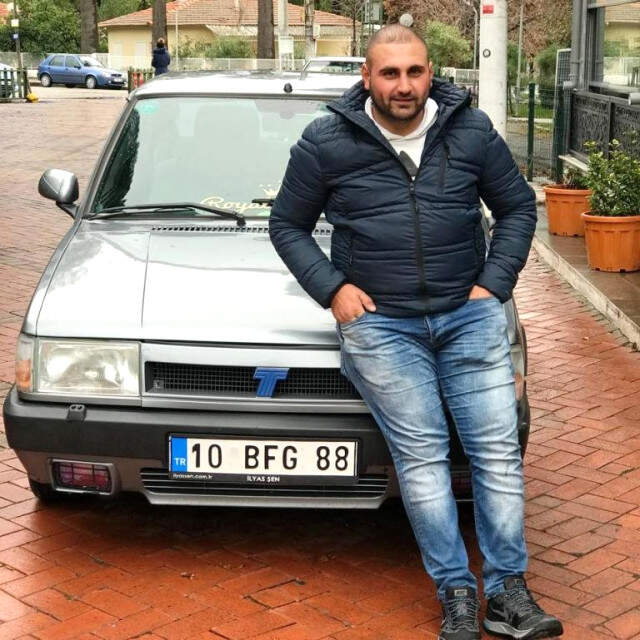 Orta Refüjü Aşan Otomobil, Süt Tankerine Çarptı! Hurdaya Dönen Araçta 2 Genç Can Verdi
