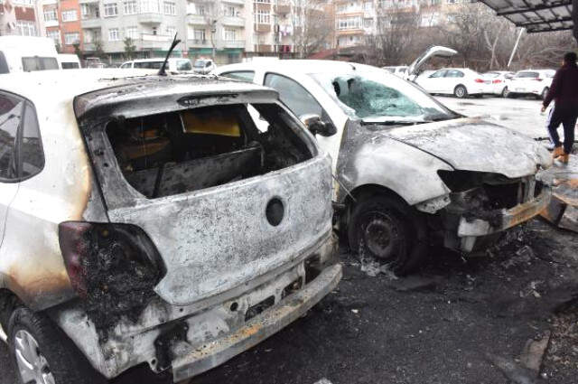 Otoparkı Soyamayınca Kundakladılar; Araçlar Küle Döndü Otoparkı Soyamayınca Kundakladılar; Araçlar Küle Döndü