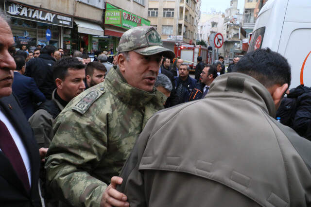 Hulusi Akar'ın Ziyaret Ettiği Valilik Yakınına Roket Düştü