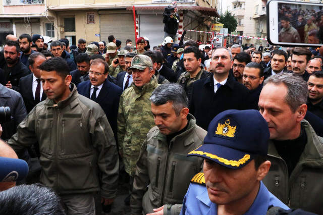 Hulusi Akar'ın Ziyaret Ettiği Valilik Yakınına Roket Düştü