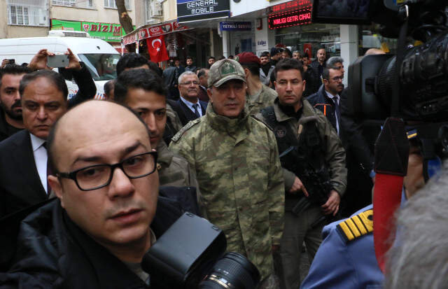 Hulusi Akar'ın Ziyaret Ettiği Valilik Yakınına Roket Düştü
