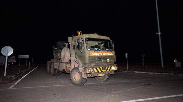 Suriye Sınırına Sevkıyat! Tank ve Obüs Yüklü TIR'lar Kilis'e Ulaştı