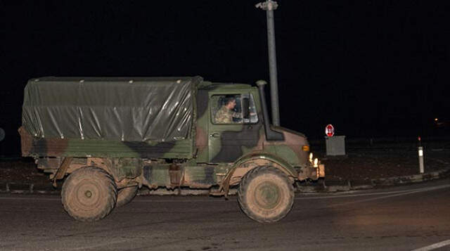 Suriye Sınırına Sevkıyat! Tank ve Obüs Yüklü TIR'lar Kilis'e Ulaştı