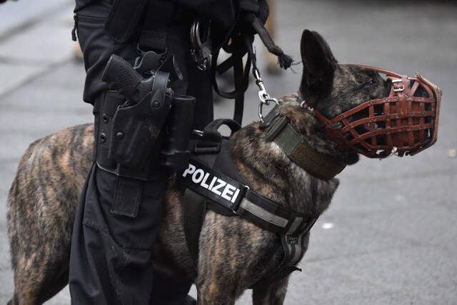 Berlin'deki Türk Büyükelçiliği Önünde Gösteri Yapan PKK Yandaşlarına, Polis Müdahale Etti