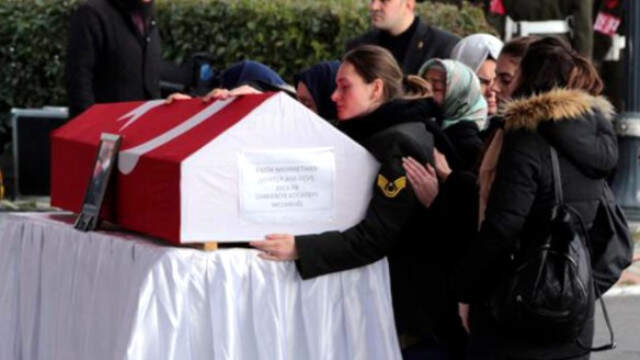 Afrin Şehidinin Eşi, Cenaze Törenine Şehidin Üniformasını Giyerek Katıldı