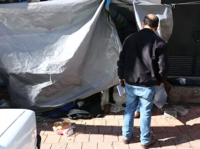Derme Çatma Çadırda Ölen Kimsesiz Adam Mahalleliyi Ağlattı