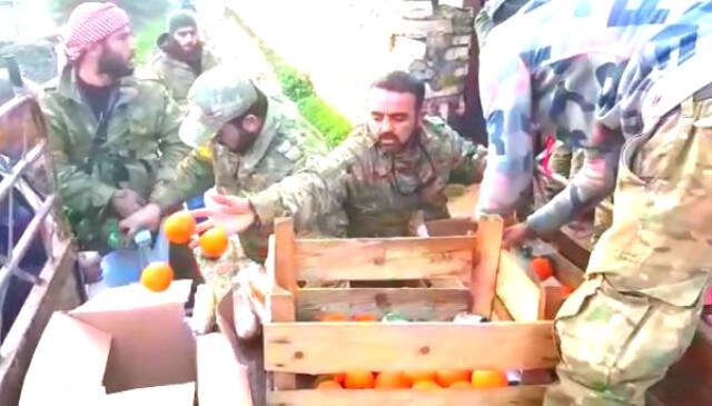 Üsteğmen Usta'nın Şehit Olduğu Köydeki Sivillere Yardım Eli