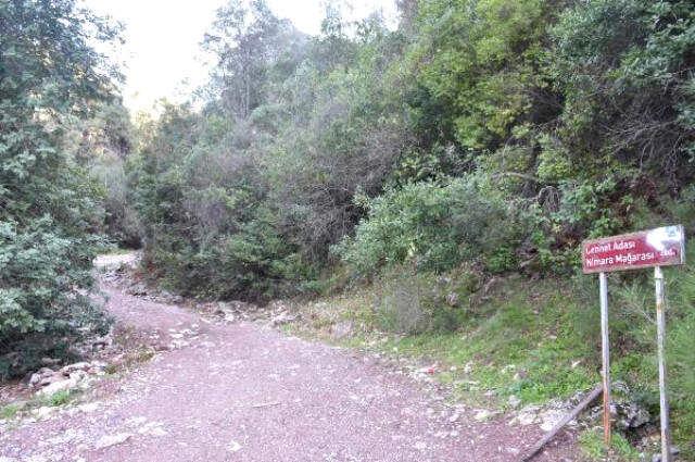 Muğla'da 12 Bin Yıllık Tarihi Mağarası Yazı Tahtasına Çevrildi Muğla'da 12 Bin Yıllık Tarihi Mağara Yazı Tahtasına Çevrildi
