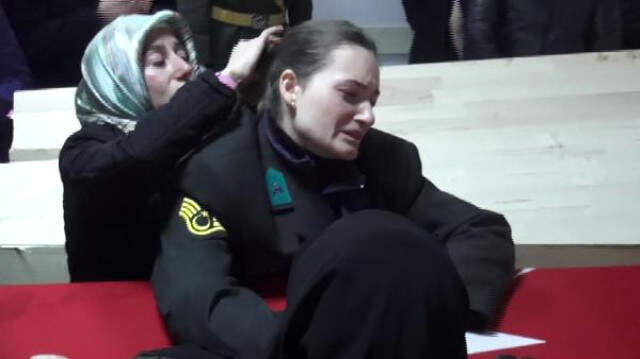 Şehit Eşini Üniformasıyla Karşıladı, Sözleriyle Yürekleri Dağladı: Kalk da Bana Gel