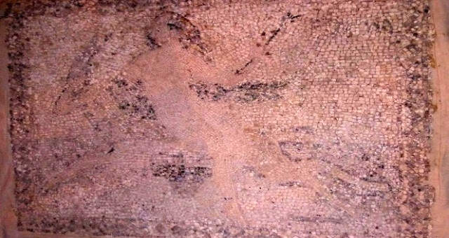 Suriyelilerin Aracında Arama Yapan Polis, Paha Biçilemez Değerde Tarihi Eser Ele Geçirdi Suriyelilerin Aracında Arama Yapan Polis, Paha Biçilemez Değerde Tarihi Eser Ele Geçirdi