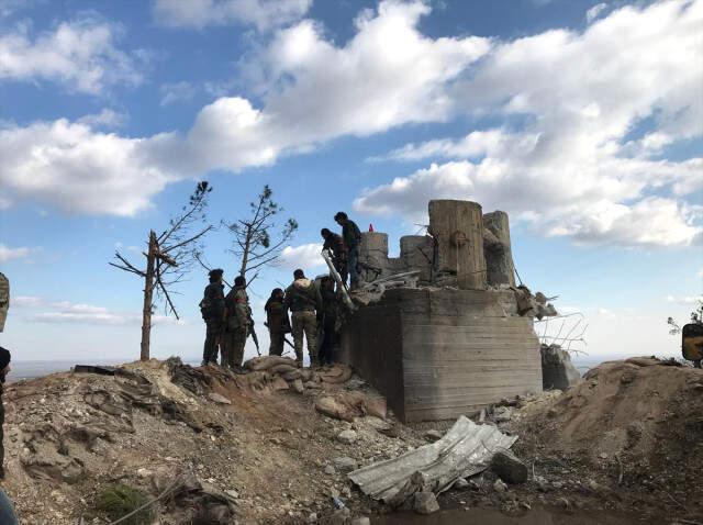 Zeytin Dalı Harekatı'nda Burseya Dağı YPG'den Alındı! Mehmetçik, Kuleye Türk Bayrağı Dikti
