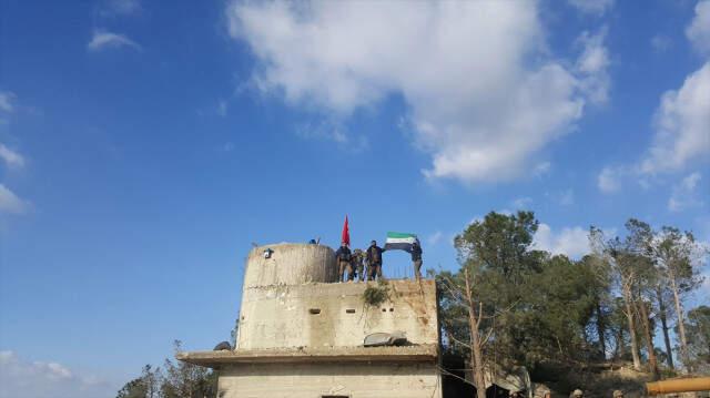 Zeytin Dalı Harekatı'nda Burseya Dağı YPG'den Alındı! Mehmetçik, Kuleye Türk Bayrağı Dikti