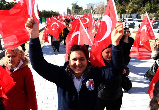 Adana'da 250 Kadın, Afrin'e Gidebilmek İçin Askerlik Şubesine Başvurdu