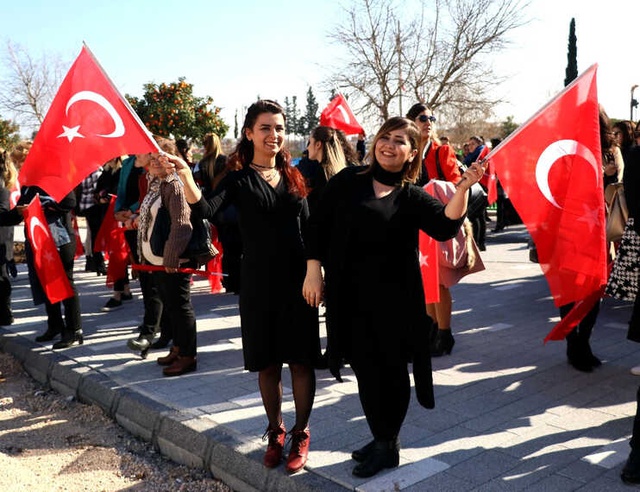 Adana'da 250 Kadın, Afrin'e Gidebilmek İçin Askerlik Şubesine Başvurdu